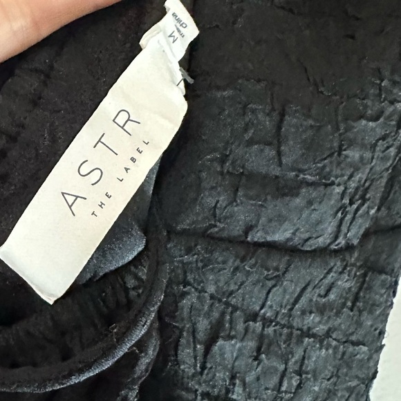 NWT ASTR the Label Crinkle Shoulder Midi Dress Black Women’s M - Picture 11 of 13